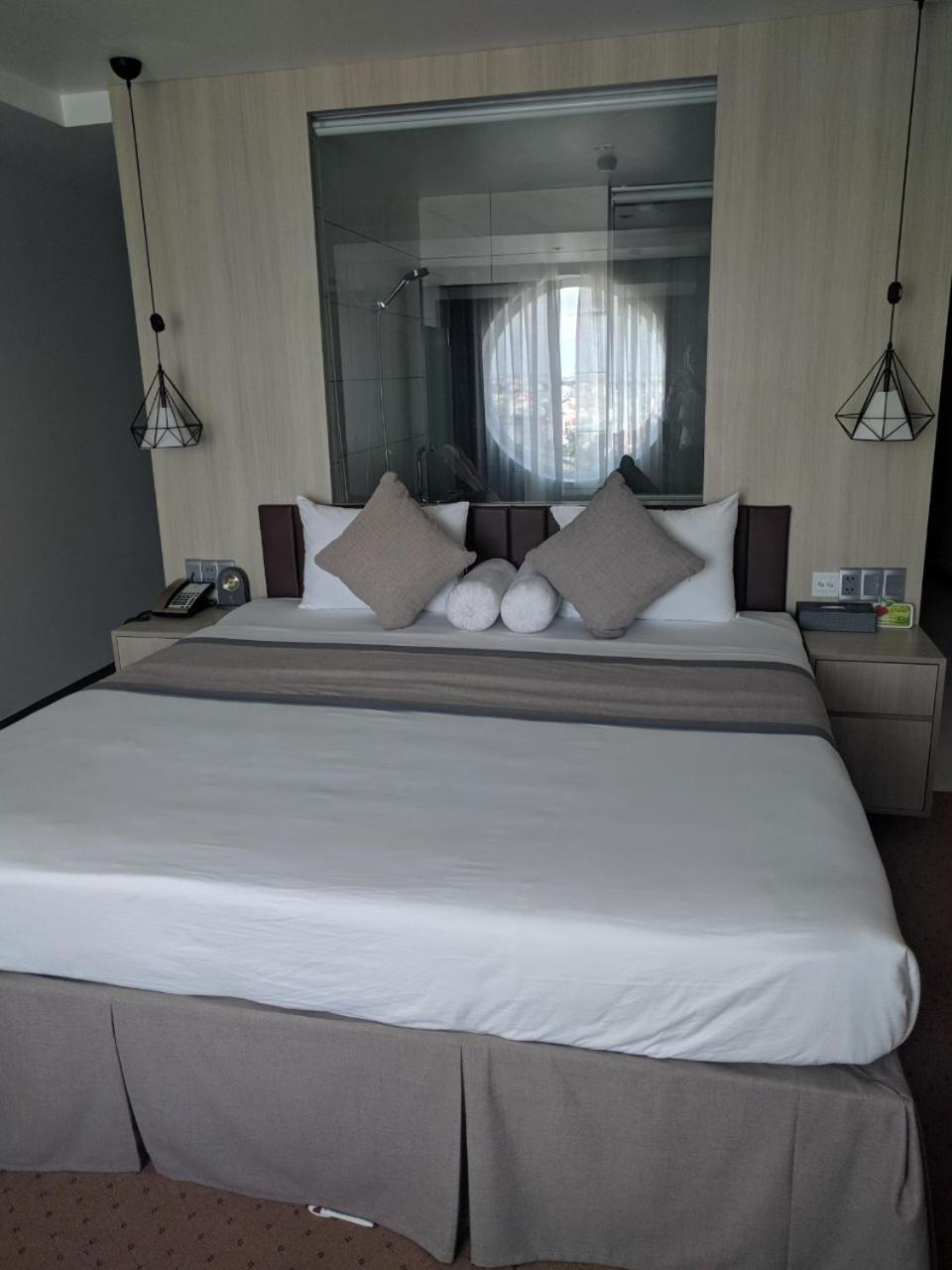 ฮอลิเดย์ วัน โฮเต็ล Hotel เกิ่นเทอ ภายนอก รูปภาพ